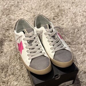 ShuShop White and Pink Star Sneakers